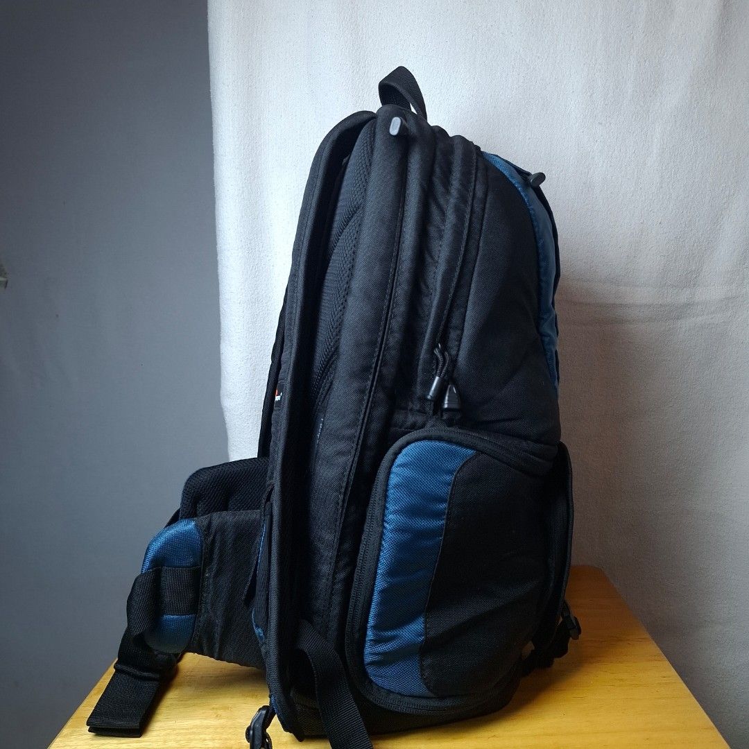 Lowepro Fastpack 250 Camera Bagpack (Category: Camera Bags & Carriers) located in Baguio. Submitted by kathuu27 (Listing ID 1458779225, Image 3). Description: Lowepro Fastpack 250 Camera Bagpack No issue With dividers Baguio City Based (open for dropping/meet-up) Outside Baguio - Payment First Shipping +SF Courier: Jnt.
