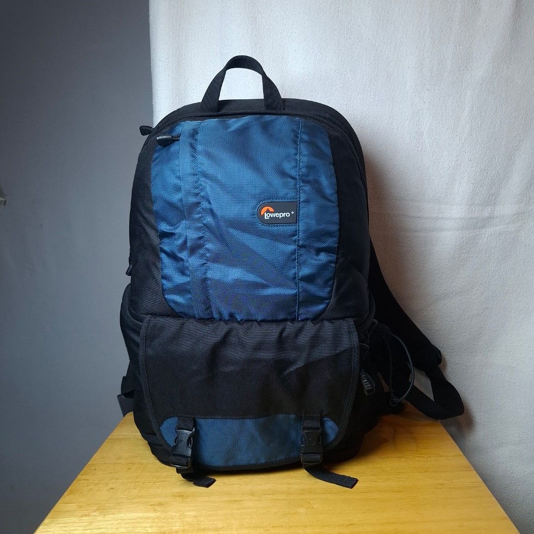 Lowepro Fastpack 250 Camera Bagpack (Category: Camera Bags & Carriers) located in Baguio. Submitted by kathuu27 (Listing ID 1458779225, Image 1). Description: Lowepro Fastpack 250 Camera Bagpack No issue With dividers Baguio City Based (open for dropping/meet-up) Outside Baguio - Payment First Shipping +SF Courier: Jnt.