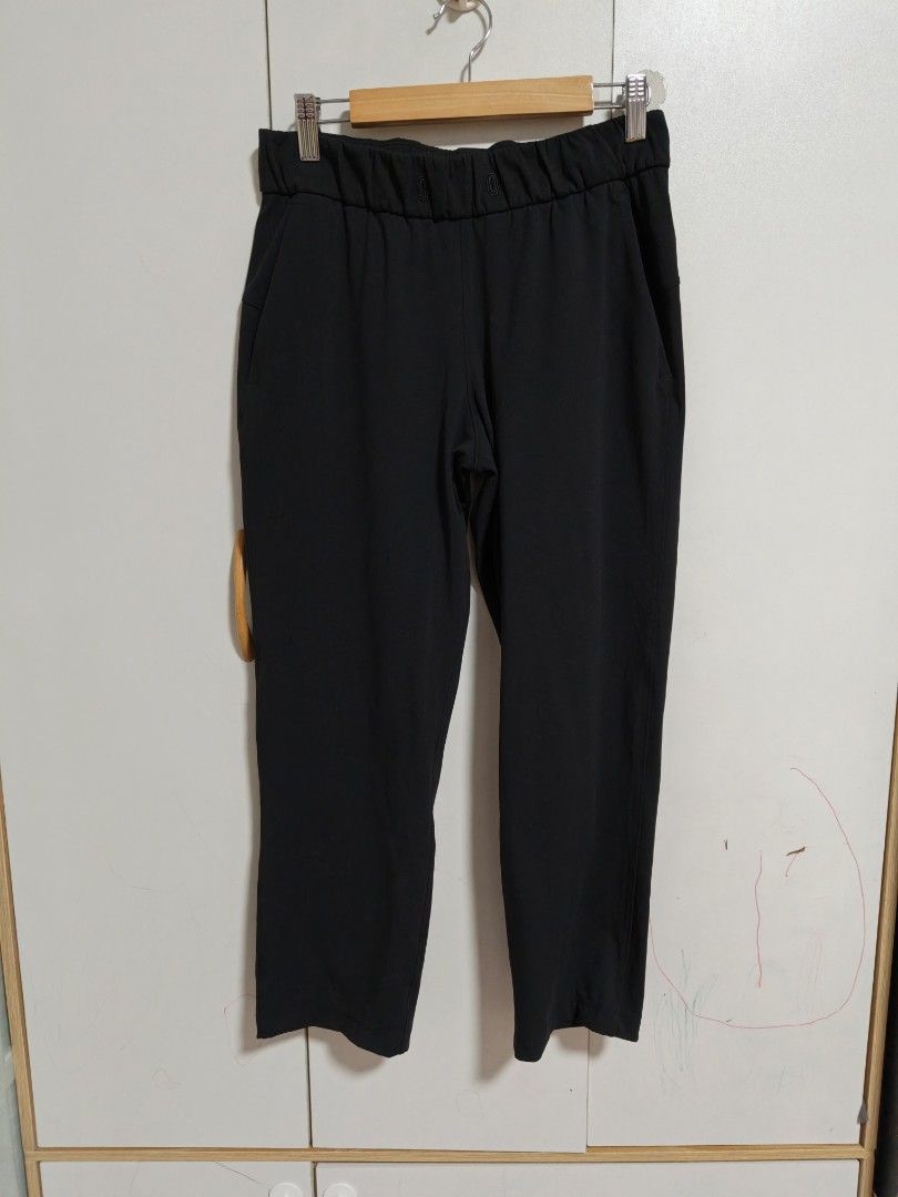 Lululemon On the Fly 7/8 Pant Black size 4 (Category: Activewear) located in Taguig. Submitted by nextflip (Listing ID 1458722629, Image 3). Description: like new condition missing drawstring no other issue length 32.5 fit up to 34.