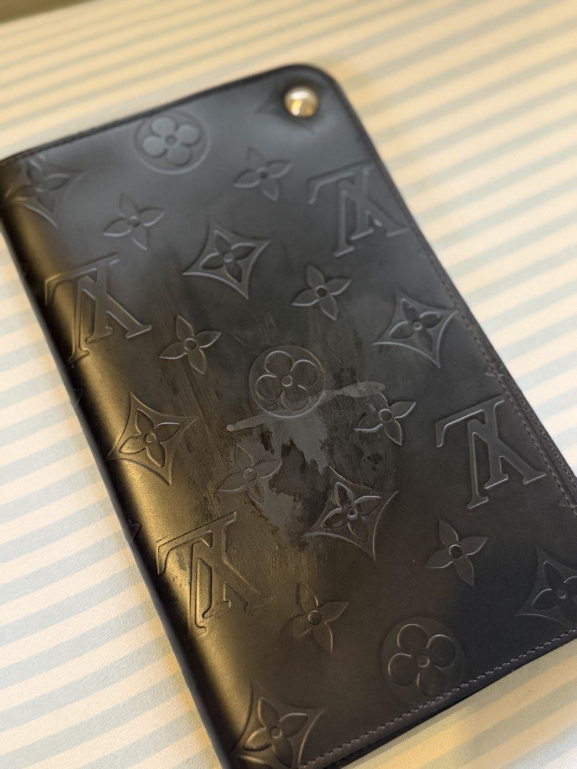 LV Monogram Glace Hoist Organizer wallet (Category: Luxury Bags & Wallets) located in Angono. Submitted by stashbypea (Listing ID 1458775385, Image 3). Description: - Brand: Louis Vuitton -AUTHENTIC and CODED - Model: Monogram Glace Hoist Organizer Wallet - Design: Iconic LV monogram embossed - Features: Zippered compartment, multiple card slots - Material: Smooth, dark finish Condition 6/10 Issue : Rubs (bc of alcohol) but other than that no bak