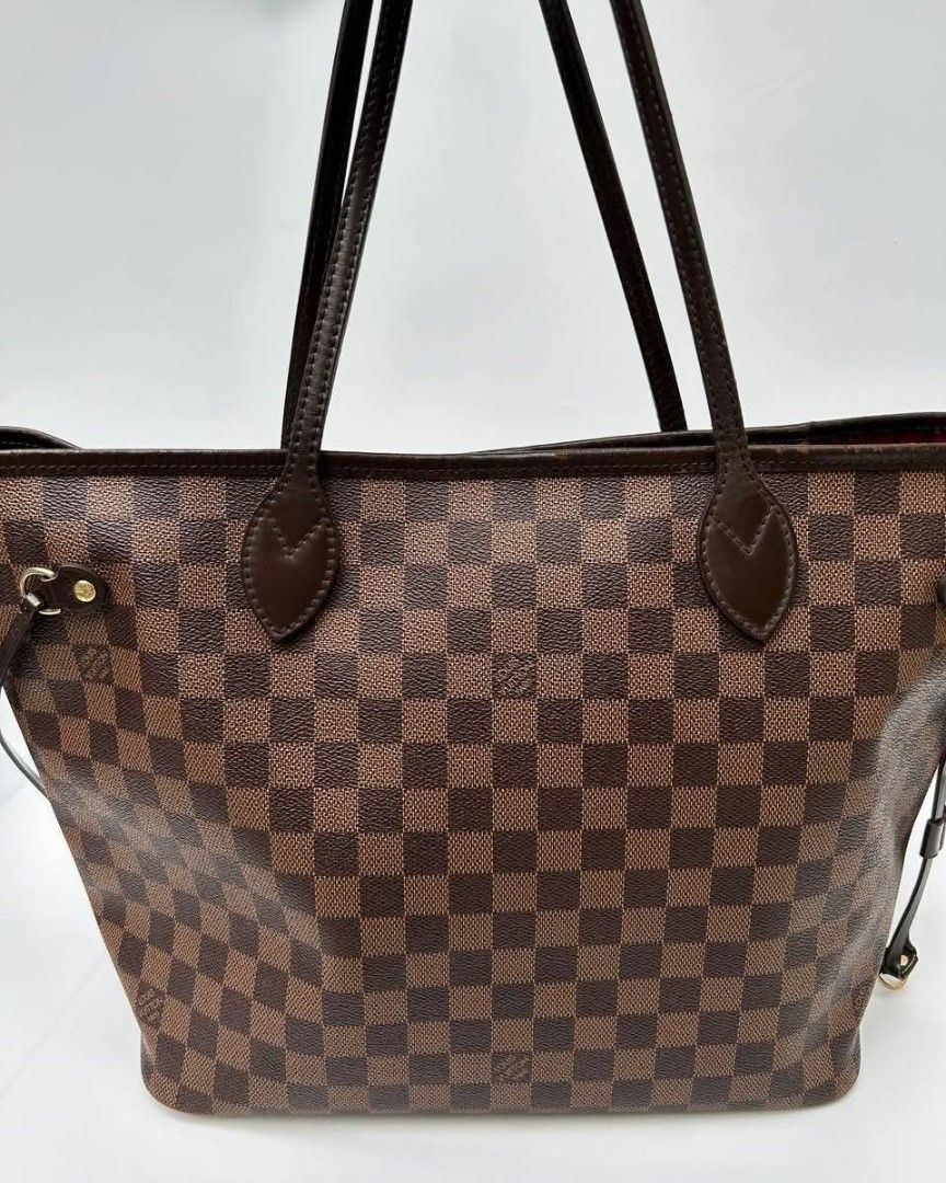 LV Neverfull MM Size Damier Ebene (Category: Luxury Bags & Wallets) located in Quezon City. Submitted by cornelle_luxuryph (Listing ID 1458806677, Image 1). Description: L.V. Neverfull MM size Damier Ebene Conditoon 8.5/10, Good, signs of use on the lips and handle Price: 39,800 pesos only Open for layaway 100% authentic | Money back guarantee ⚠️ Disclaimer: Cornelle’s Luxury PH is not affiliated or associated with the brands posted. All trademar