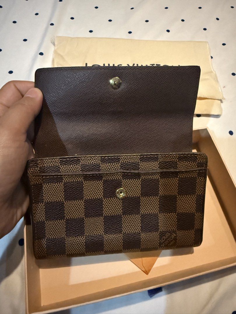 LV trifold wallet (Category: Luxury Bags & Wallets) located in Davao. Submitted by itsmegrace94 (Listing ID 1458723922, Image 1). Description: Original , money back if fake❌ Complete inclusion .