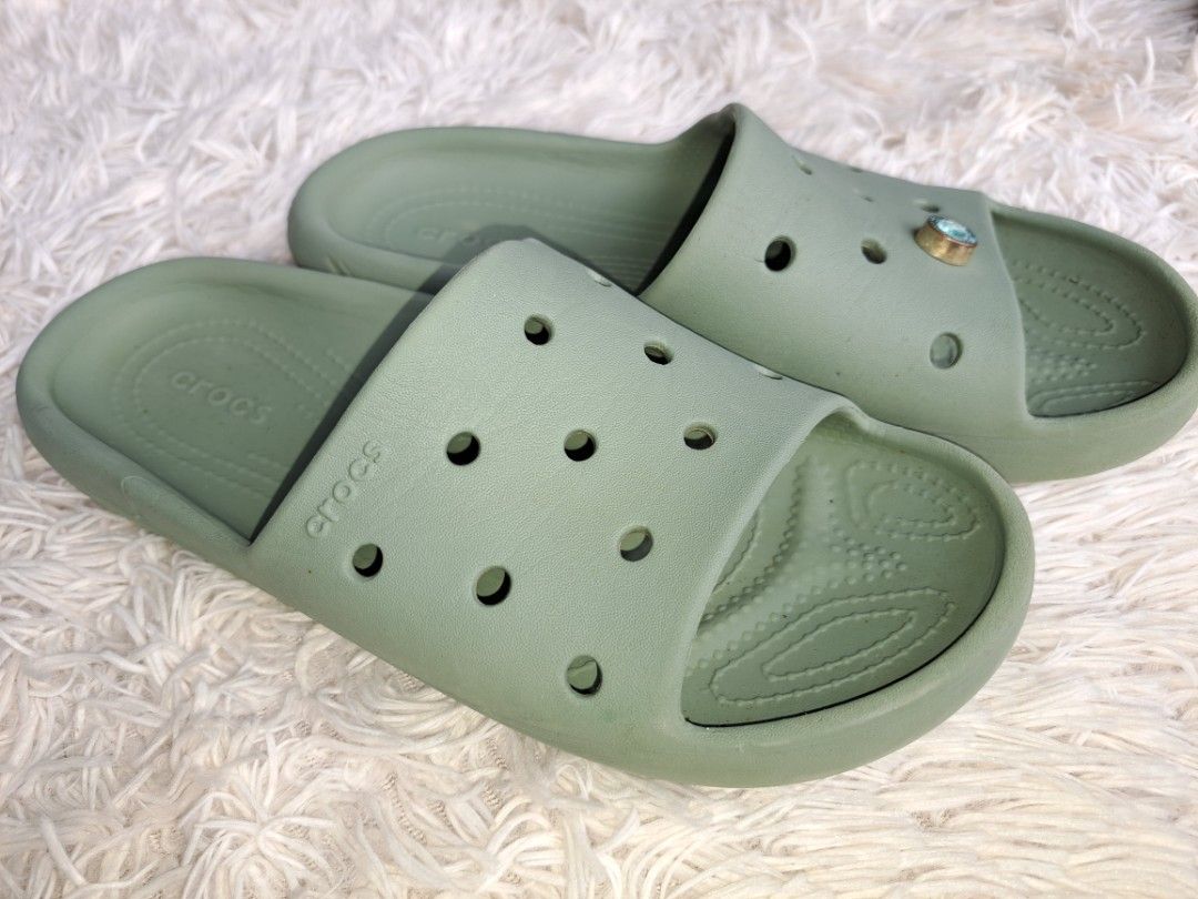 M7@25 Original preloved Crocs (Category: Slippers & Slides) located in Quezon City. Submitted by kimlynandaya (Listing ID 1458784384, Image 2). Description: .