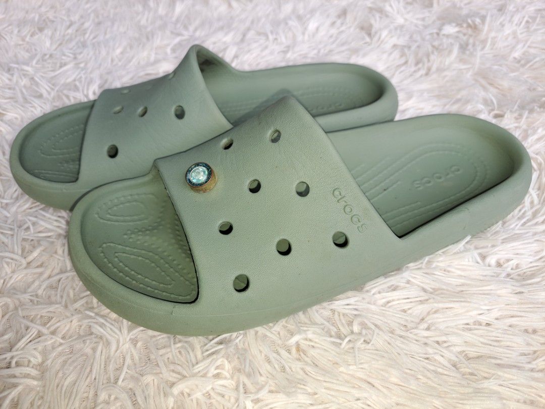 M7@25 Original preloved Crocs (Category: Slippers & Slides) located in Quezon City. Submitted by kimlynandaya (Listing ID 1458784384, Image 3). Description: .