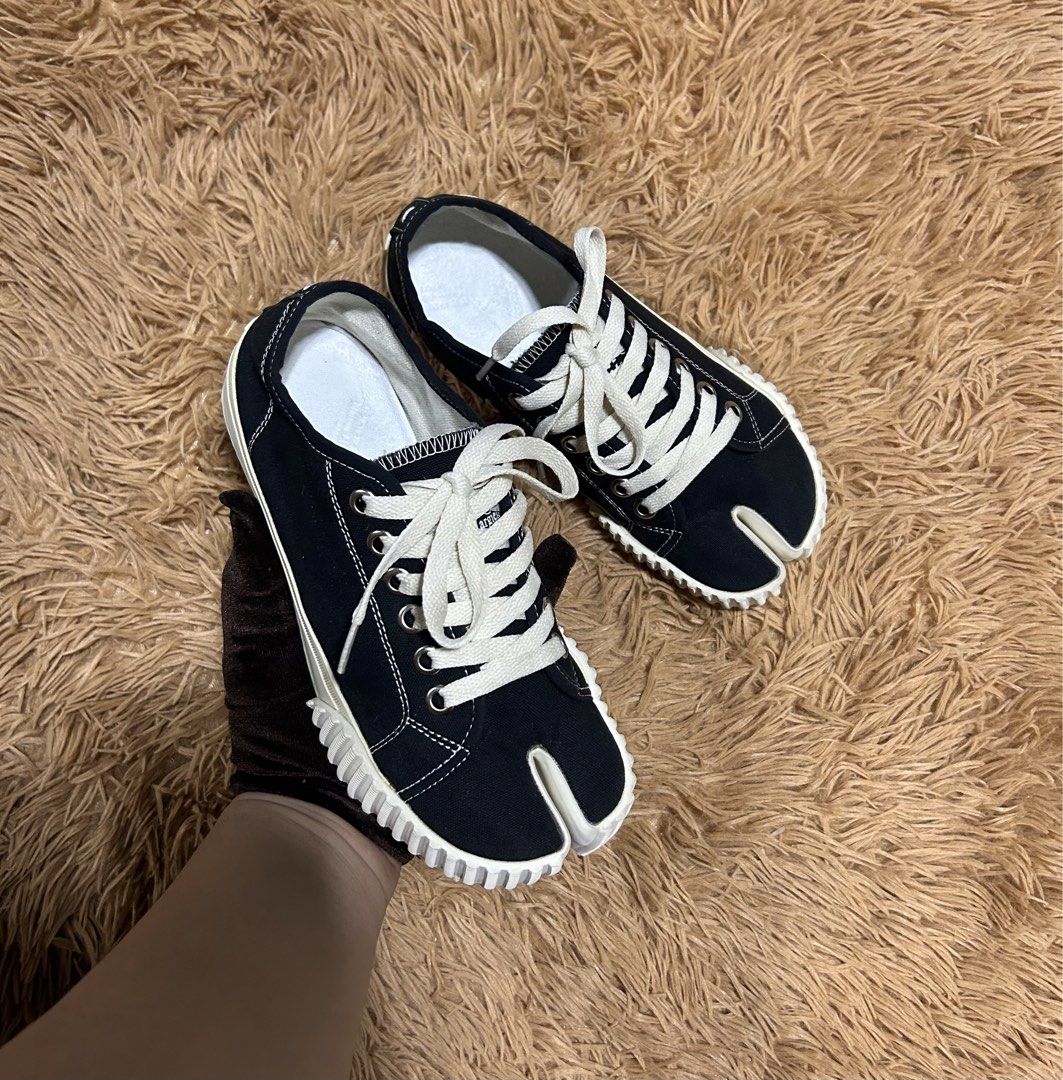 Maison margiela (Category: Sneakers) located in Iloilo. Submitted by thrift-to-thrift-ukay (Listing ID 1458717480, Image 2). Description: Maison Margiela Size 38 24cm Legit Condition 10/10.