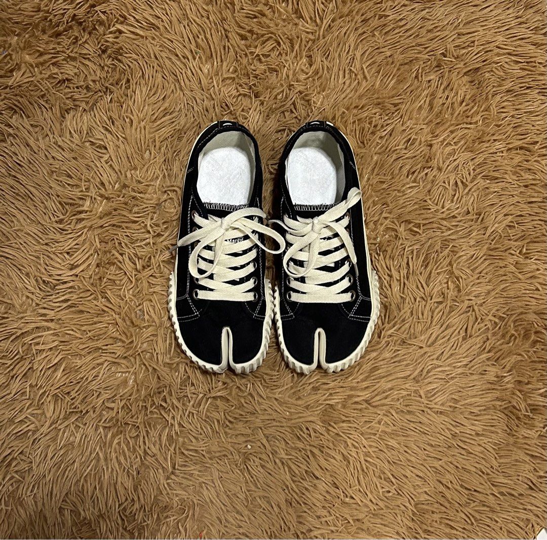 Maison margiela (Category: Sneakers) located in Iloilo. Submitted by thrift-to-thrift-ukay (Listing ID 1458717480, Image 1). Description: Maison Margiela Size 38 24cm Legit Condition 10/10.
