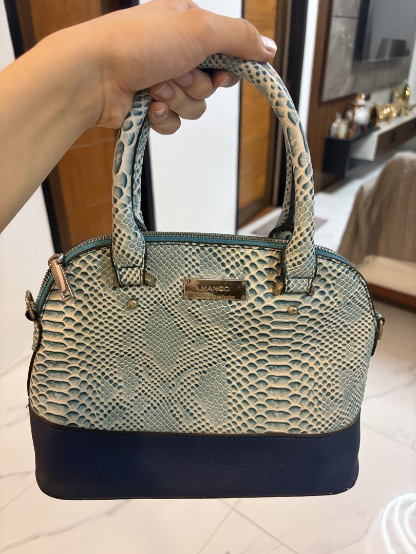 Mango Bag (Category: Luxury Bags & Wallets) located in Mexico. Submitted by owissss (Listing ID 1458813123, Image 1). Description: Mango handbag snakeskin.