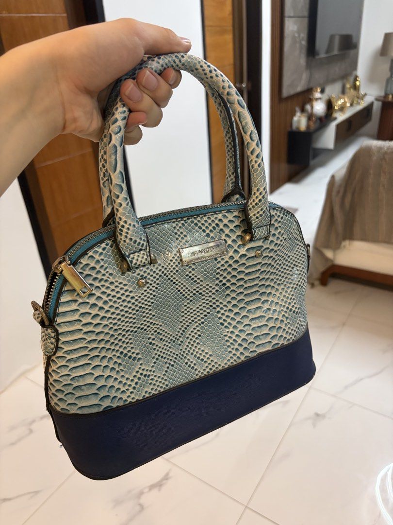 Mango Bag (Category: Luxury Bags & Wallets) located in Mexico. Submitted by owissss (Listing ID 1458813123, Image 2). Description: Mango handbag snakeskin.