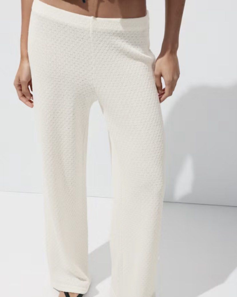 Mango Straight Knitted Trousers (Category: Other Bottoms) located in Bugallon. Submitted by jamideclutters (Listing ID 1458875989, Image 2). Description: - brand new with tags - size M - matching top is also available - og price is ₱2,395.