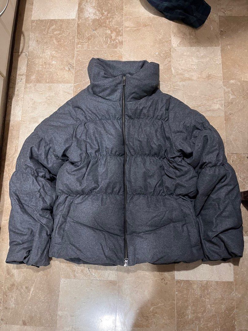 Marmot wool down gray puffer jacket (Category: Coats, Jackets and Outerwear) located in Las Pinas. Submitted by snr___salad (Listing ID 1458798386, Image 1). Description: 2 way zipper Magnet closure pocket Fleece lined pocket Fleece cuffs.