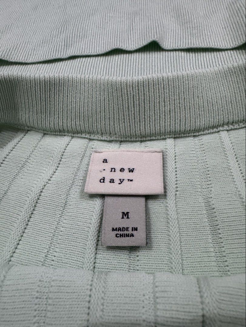 matching mint green knit athleisure set (Category: Activewear) located in Manila. Submitted by chaxreyy (Listing ID 1458866702, Image 3). Description: -Gym outfit -pickleball outfit -no inner shorts.