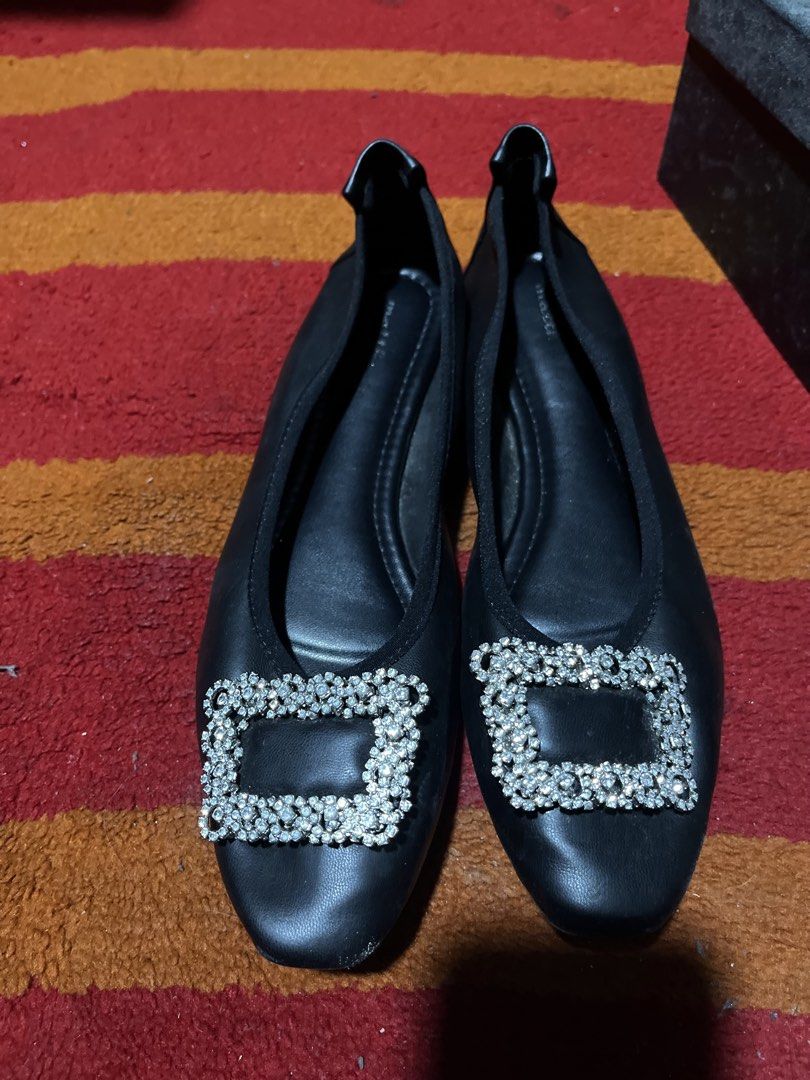 Matthews Flats - Pre-loved (Category: Flats & Sandals) located in Manila. Submitted by houseofesto (Listing ID 1458799689, Image 1). Description: ✨ PRE-LOVED MATTHEWS FLAT SHOES ✨ Decluttering! 🩷 Selling my Matthews flat shoes — well-loved and well-used, but still in good, wearable condition. Perfect for everyday/casual use. 👟 Condition: Pre-loved / Well-used / Good condition 🧹 RFS: Decluttering Please manage expectations as this is a used ite