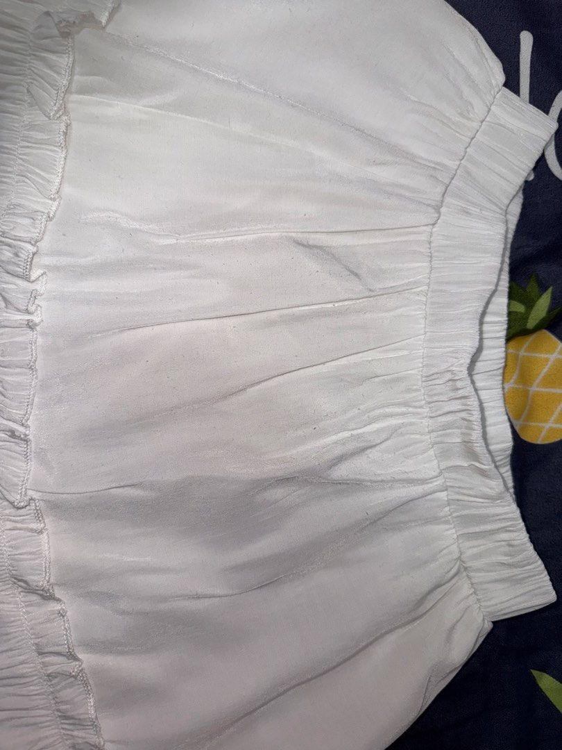 Maxi Skirt (Category: Skirts) located in Bacoor. Submitted by prelove.k (Listing ID 1458741142, Image 2). Description: PLEASE RREAD❗️ - Shipping fee is shouldered by the buyer. - PAYMENT FIRST (GCASH ONLY). - Delivery method: J&T and LALAMOVE only. - Size: XS but can fit to S-M - Has a stain (lower skirt). - Has a himulmol but not super noticeable..