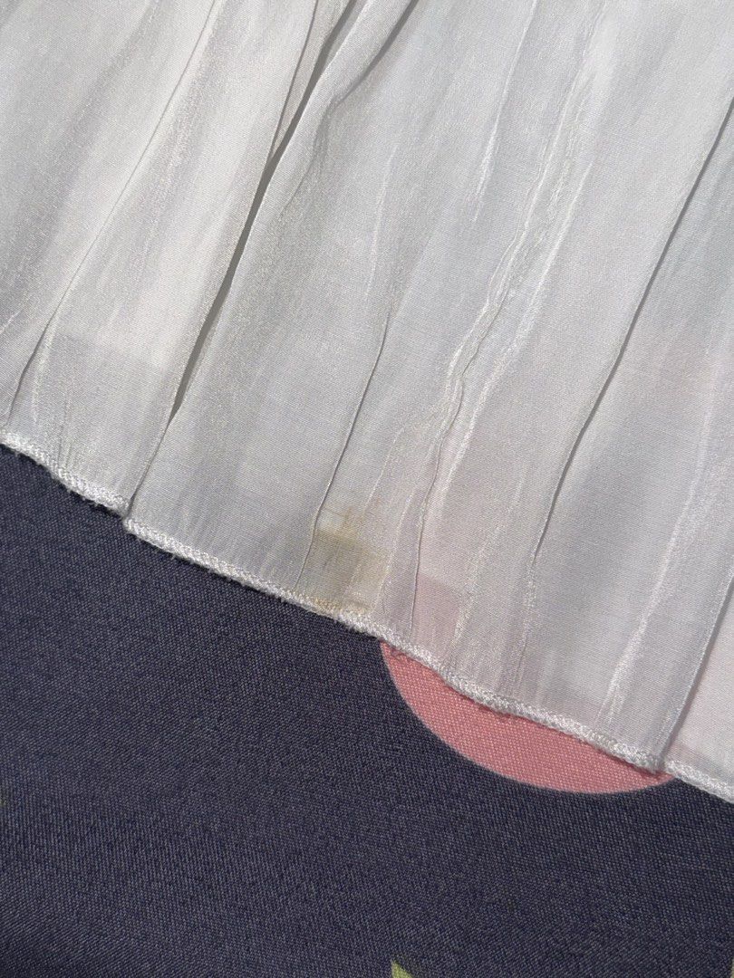 Maxi Skirt (Category: Skirts) located in Bacoor. Submitted by prelove.k (Listing ID 1458741142, Image 3). Description: PLEASE RREAD❗️ - Shipping fee is shouldered by the buyer. - PAYMENT FIRST (GCASH ONLY). - Delivery method: J&T and LALAMOVE only. - Size: XS but can fit to S-M - Has a stain (lower skirt). - Has a himulmol but not super noticeable..