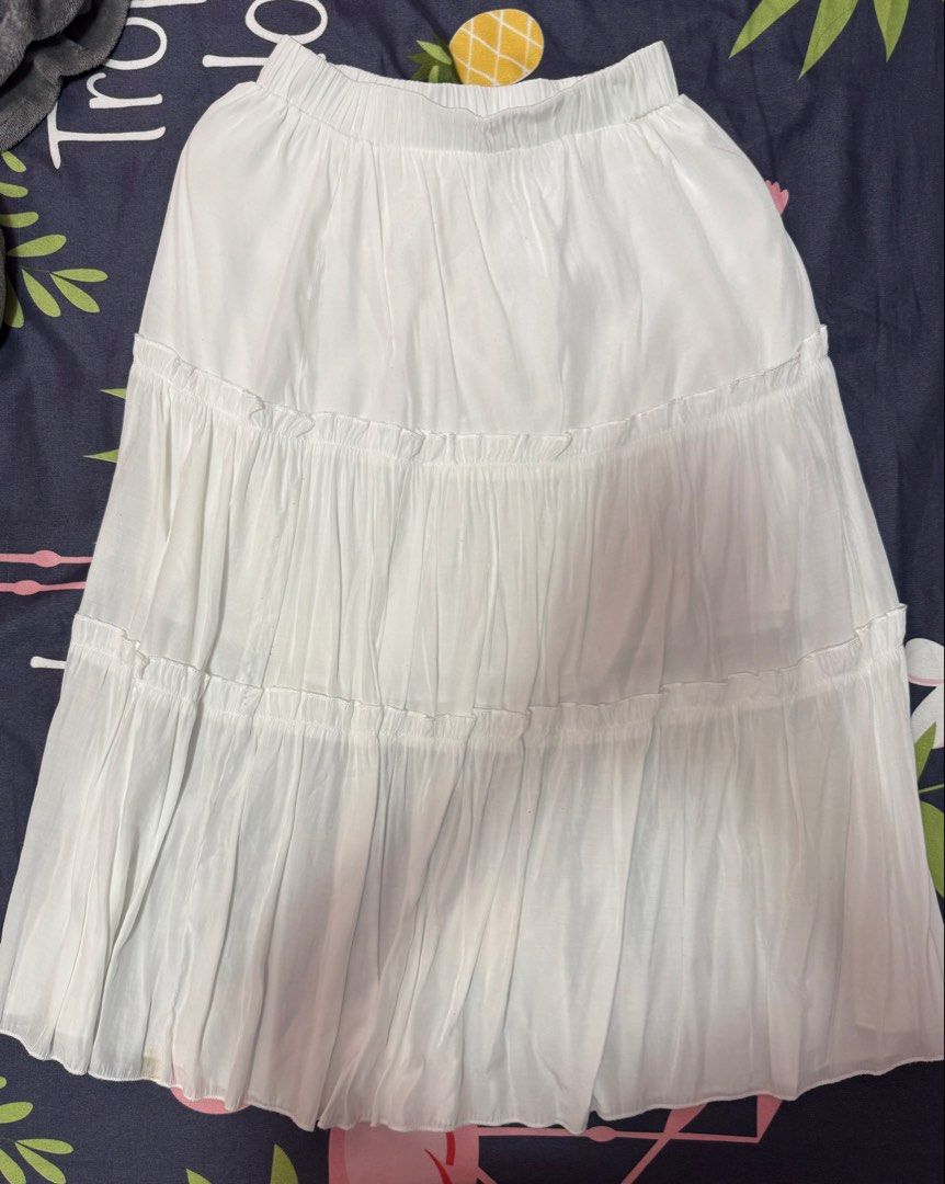 Maxi Skirt (Category: Skirts) located in Bacoor. Submitted by prelove.k (Listing ID 1458741142, Image 1). Description: PLEASE RREAD❗️ - Shipping fee is shouldered by the buyer. - PAYMENT FIRST (GCASH ONLY). - Delivery method: J&T and LALAMOVE only. - Size: XS but can fit to S-M - Has a stain (lower skirt). - Has a himulmol but not super noticeable..