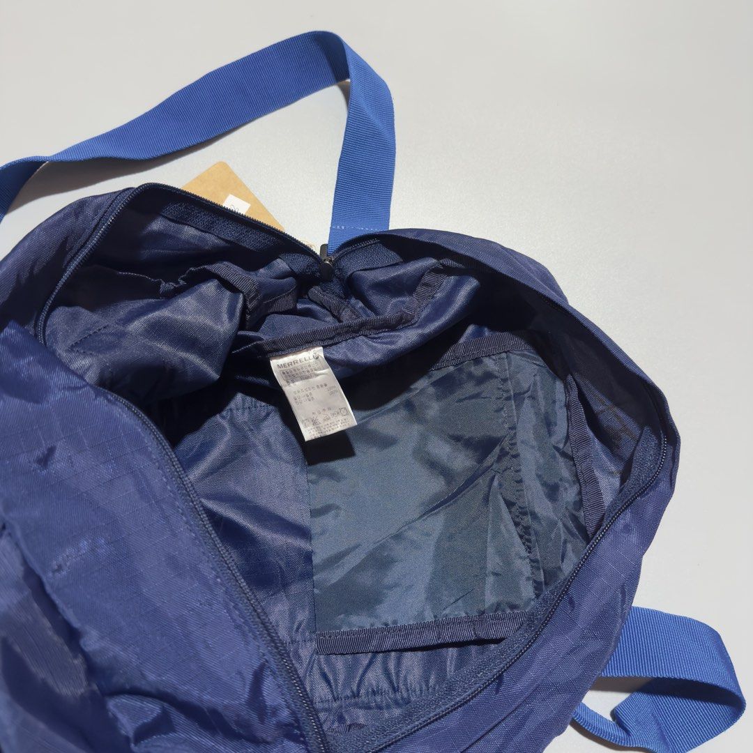 MERRELL DUFFLE BAG LIGHTWEIGHT (Category: Sling Bags) located in Alburquerque. Submitted by getniceph2022 (Listing ID 1458751083, Image 3). Description: MERRELL DUFFLE BAG LIGHTWEIGHT Size medium .