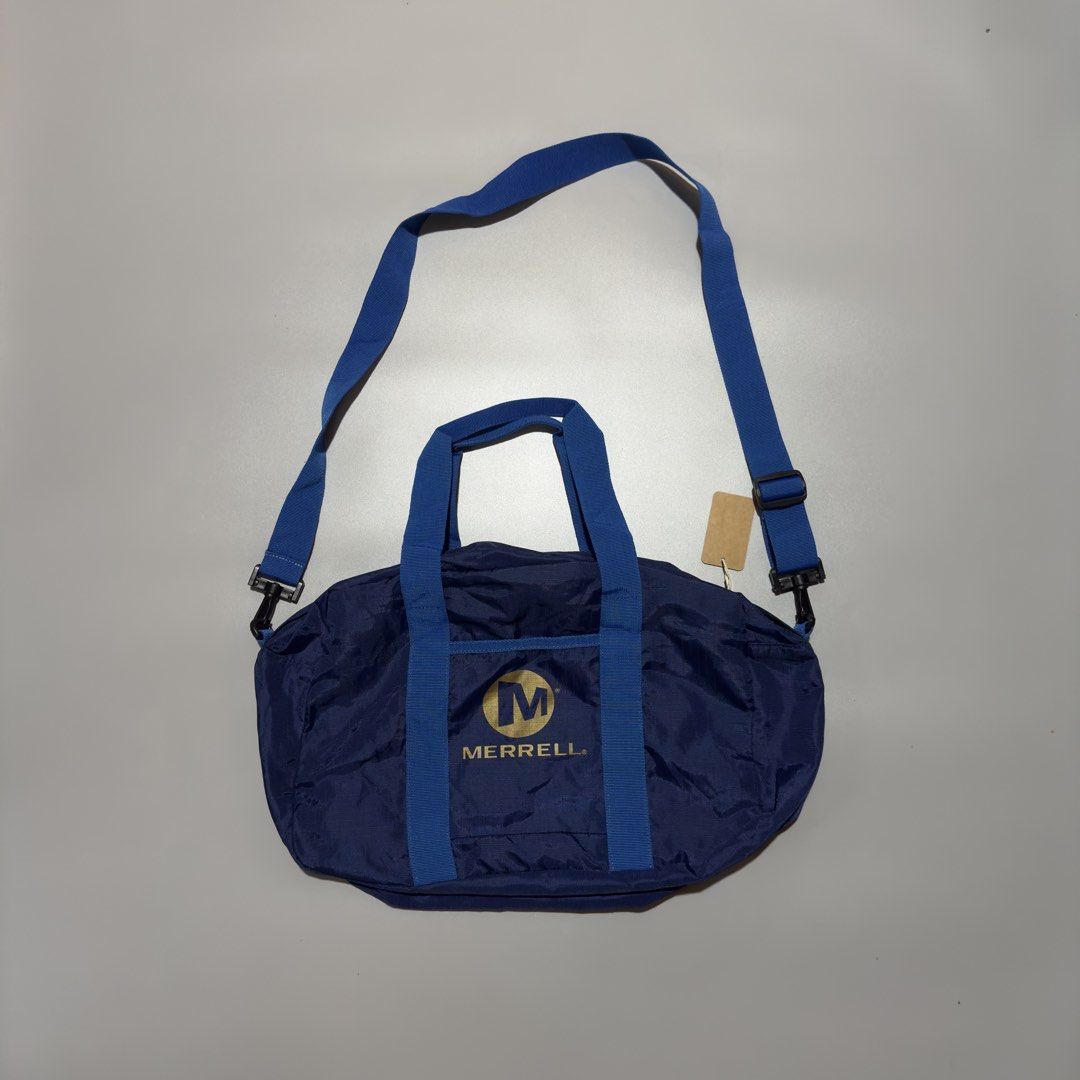 MERRELL DUFFLE BAG LIGHTWEIGHT (Category: Sling Bags) located in Alburquerque. Submitted by getniceph2022 (Listing ID 1458751083, Image 1). Description: MERRELL DUFFLE BAG LIGHTWEIGHT Size medium .