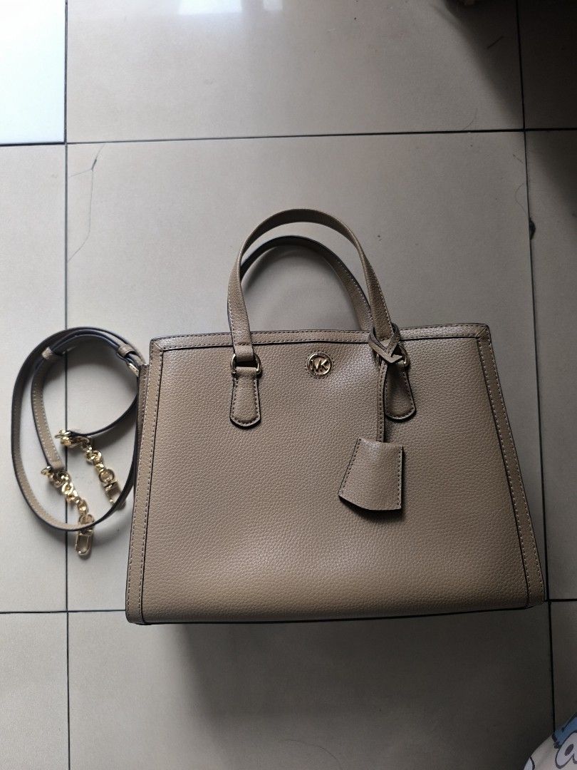 Michael Kors Chantal Bag 2-way like new (Category: Luxury Bags & Wallets) located in Manila. Submitted by lianlim.mail (Listing ID 1458773476, Image 1). Description: Mickael Kors Chantal bag like new base size approx 33x15cm Japan- bought.