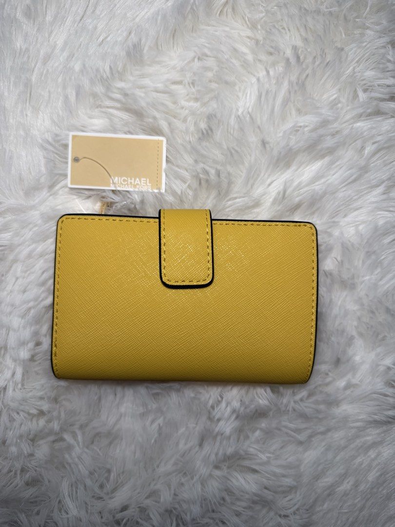 michael kors mk wallet (Category: Luxury Bags & Wallets) located in Quezon City. Submitted by frappiechin0 (Listing ID 1458861257, Image 2). Description: .
