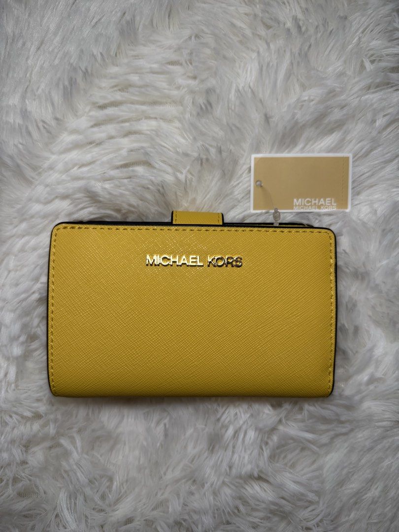 michael kors mk wallet (Category: Luxury Bags & Wallets) located in Quezon City. Submitted by frappiechin0 (Listing ID 1458861257, Image 1). Description: .