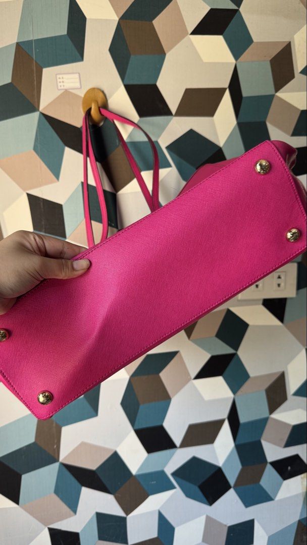 Michael Kors Pink Leather Tote Bag (Category: Tote Bags) located in Cebu City. Submitted by mochywony (Listing ID 1458883683, Image 3). Description: MK Jet Set Travel Tote Pink P2800 LAYAWAY OPTION: 30% dp, 3 weeks to pay (price is fixed) Price negotiable if full payment Guaranteed Authentic / Original Bag Condition: Rank AB - Great - no rubs, no cracks, no holes - Stains - Signs of use on hardware Comment “Mine” or DM us to claim (first to pay b