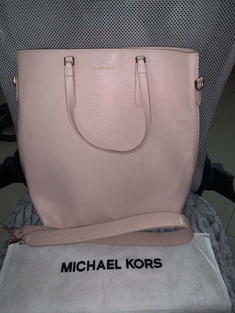 Michael Kors Pink Tote Bag (Category: Tote Bags) located in Manila. Submitted by _wtfrn (Listing ID 1458708047, Image 2). Description: 📌Authentic Michael Kors tote bag in pink color. 📌Detachable strap with all-over Michael Kors logo. 📌Spacious interior, ideal for everyday essentials or travel. 📌Bag is clean and in excellent, well-maintained condition. 📌Color may vary due to lightning 📍Quezon City 🛵Lalamove & Meet up nearby 💌: message me i