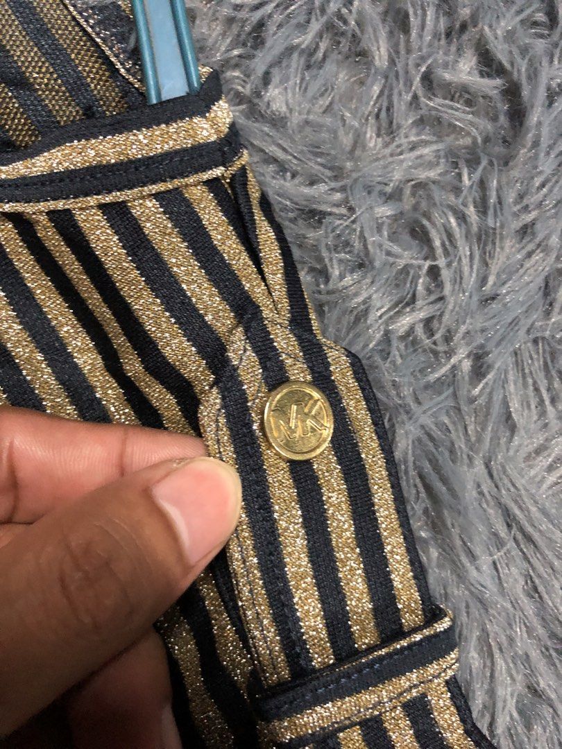 Micheal Kors Top (Category: Shirts) located in Manila. Submitted by raremountain00 (Listing ID 1458849042, Image 2). Description: Authentic Excellent condition No issue.