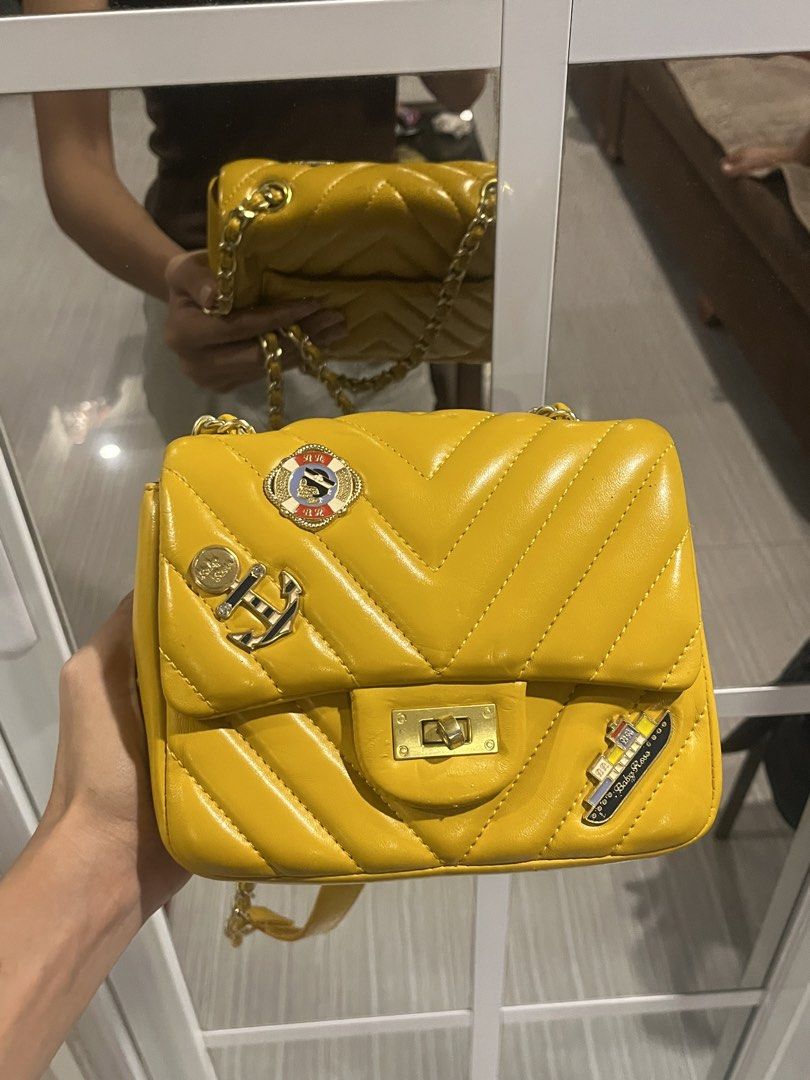 Mini Cross-body Bag (Category: Cross-body Bags) located in Trece Martires City. Submitted by vallilah_coniendo (Listing ID 1458806507, Image 1). Description: Condition: Like-new RFS: Decluttering Loc: Manila/Cavite .