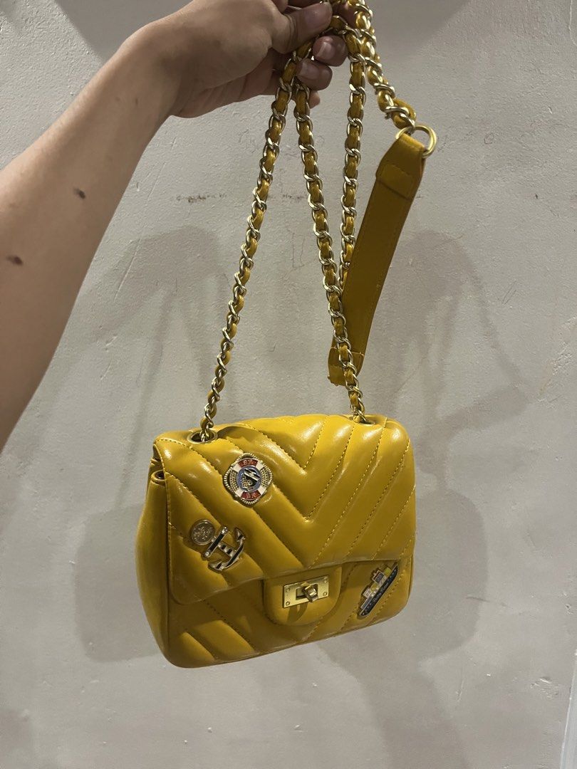 Mini Cross-body Bag (Category: Cross-body Bags) located in Trece Martires City. Submitted by vallilah_coniendo (Listing ID 1458806507, Image 2). Description: Condition: Like-new RFS: Decluttering Loc: Manila/Cavite .