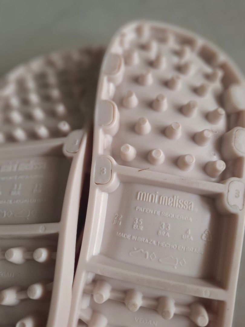 Mini Melissa fabula (Category: Babies & Kids Fashion) located in Manila. Submitted by girlyukay (Listing ID 1458886031, Image 3). Description: Bnew Melisa Estrelar Fabula Size US 4-with box Authentic Bought the wrong size.