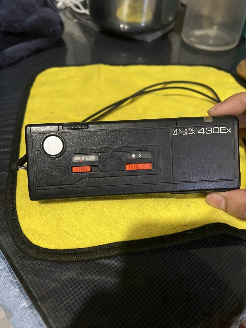 Minolta Autopak 430EX Pocket Camera (Category: Cameras) located in Paranaque City. Submitted by ekkostarfall.12902 (Listing ID 1458726245, Image 2). Description: - Vintage Minolta Autopak 430EX pocket film camera - Compact and easy to use - Flash is working - Film compartment is empty - Made in Japan - still in working condition - Ideal for vintage camera collectors .