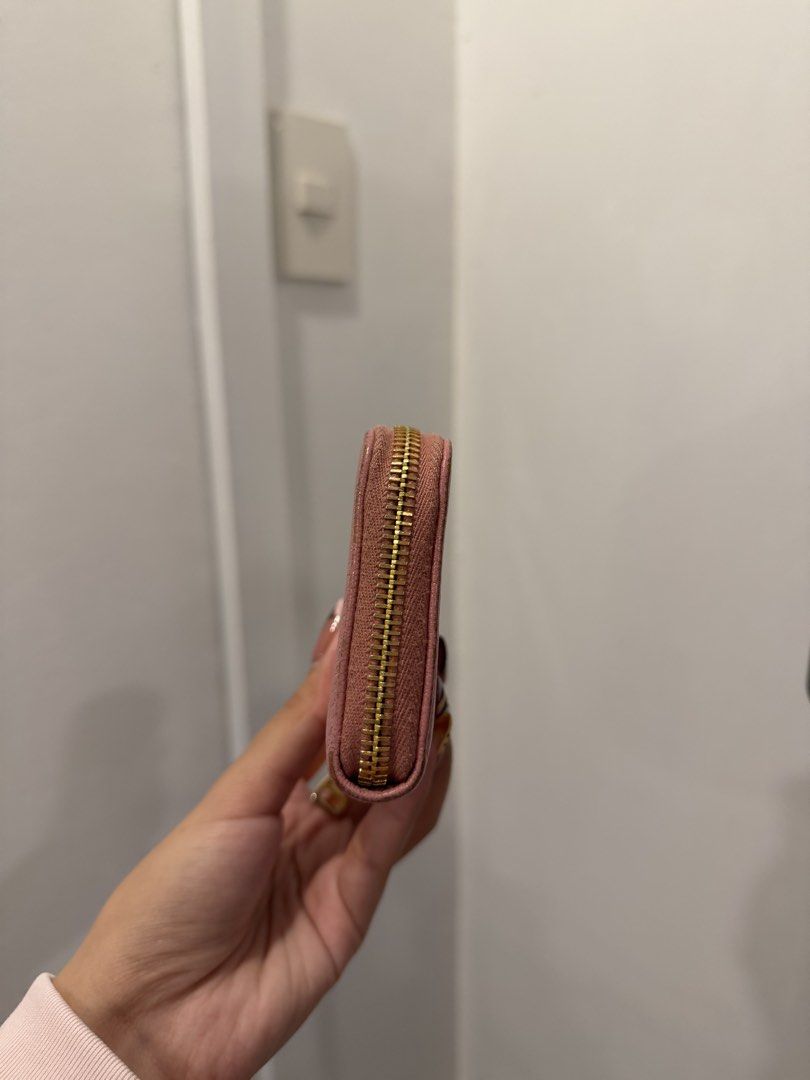 miu miu zip wallet (Category: Luxury Bags & Wallets) located in Santiago. Submitted by sandystormi (Listing ID 1458783705, Image 3). Description: from japan 🇯🇵 dm me on ig: vintage.stash.