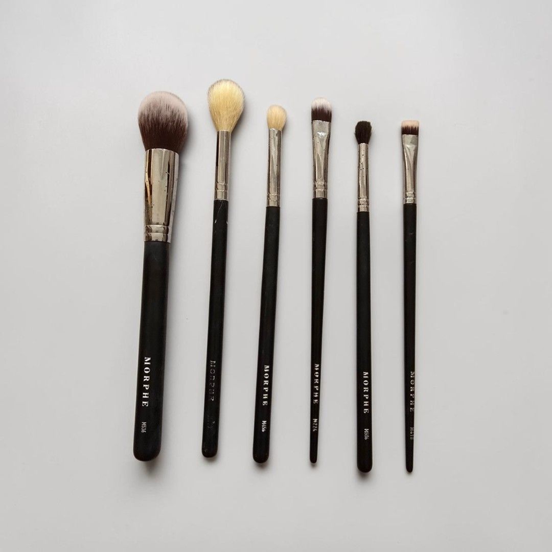 Morphe Makeup Brush Set (Category: Makeup) located in Taguig. Submitted by altainfante (Listing ID 1455634067, Image 1). Description: - Set of 6 Morphe makeup brushes - Includes: Large powder brush, fluffy blending brush, smaller blending brush, detail brush, eye brushes - Features black handles with silver ferrules - Perfect for a variety of makeup application needs.