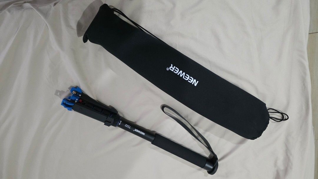 Neewer T222 extendable camera monopod (Category: Tripods & Monopods) located in Quezon City. Submitted by sicnarf19 (Listing ID 1458752075, Image 1). Description: Neewer T222 extendable camera monopod. specifications: - Aluminum alloy built - 5-section tube Diameter:25-22-19-16-13mm - Load Capacity: 11 lbs/5 kg - Net Weight:1.3 lbs/0.6 kg - Maximum Height: 66"/168 cm - Minimum Height: 20.5"/52 cm - Monopod Top Connection Screw: 1/4" - Monopod Bot