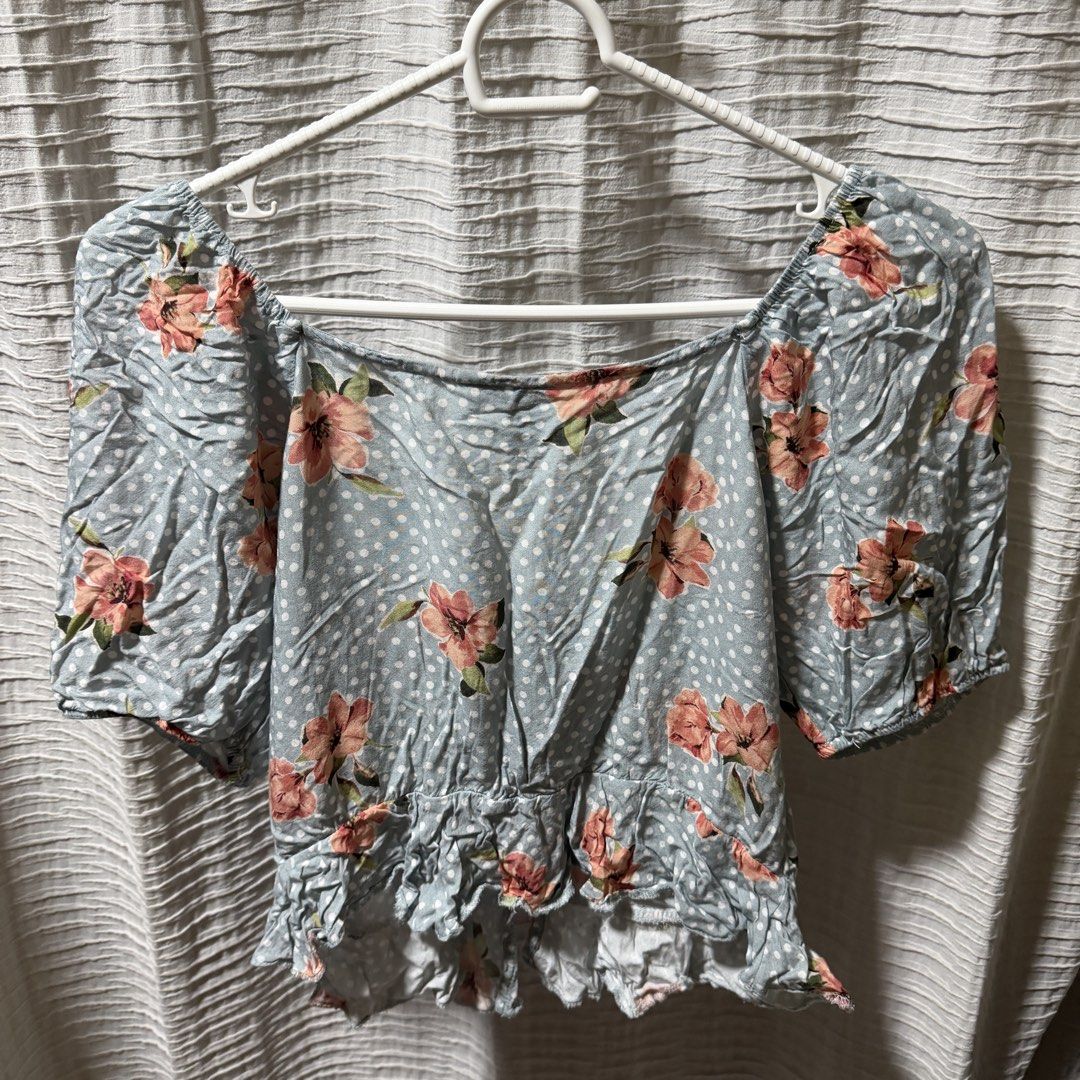 New Look Floral Blouse (Category: Blouses) located in Caloocan City. Submitted by pasabuybytinedahan (Listing ID 1458874226, Image 3). Description: .