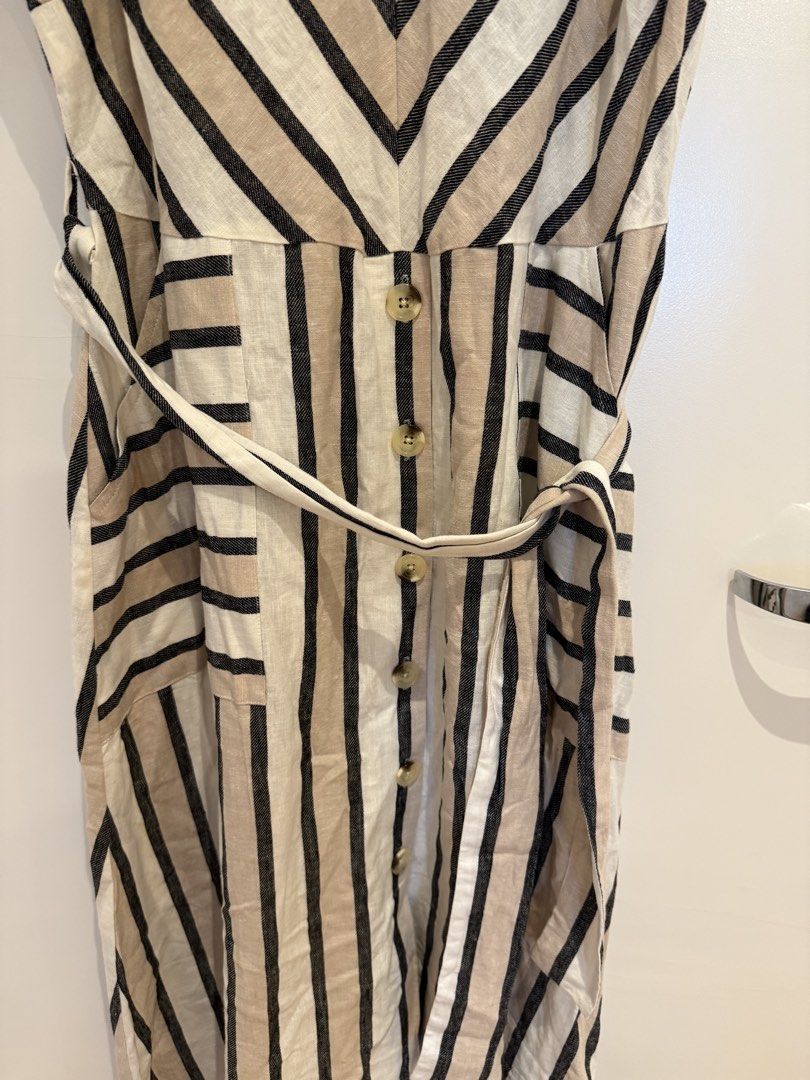 New Warehouse linen maxi dress (Category: Dresses) located in Makati City. Submitted by nmvs1 (Listing ID 1458735840, Image 3). Description: New with tag Warehouse Linen maxi dress Uk 14 XL Bought around 3500.
