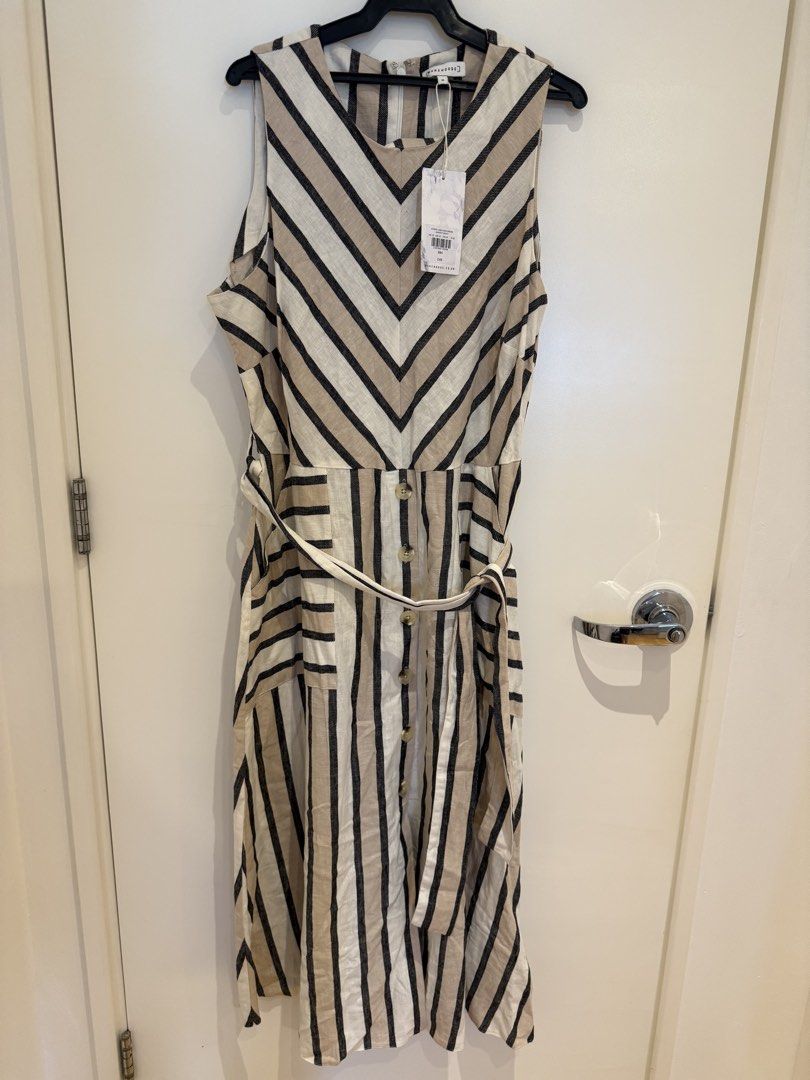 New Warehouse linen maxi dress (Category: Dresses) located in Makati City. Submitted by nmvs1 (Listing ID 1458735840, Image 1). Description: New with tag Warehouse Linen maxi dress Uk 14 XL Bought around 3500.