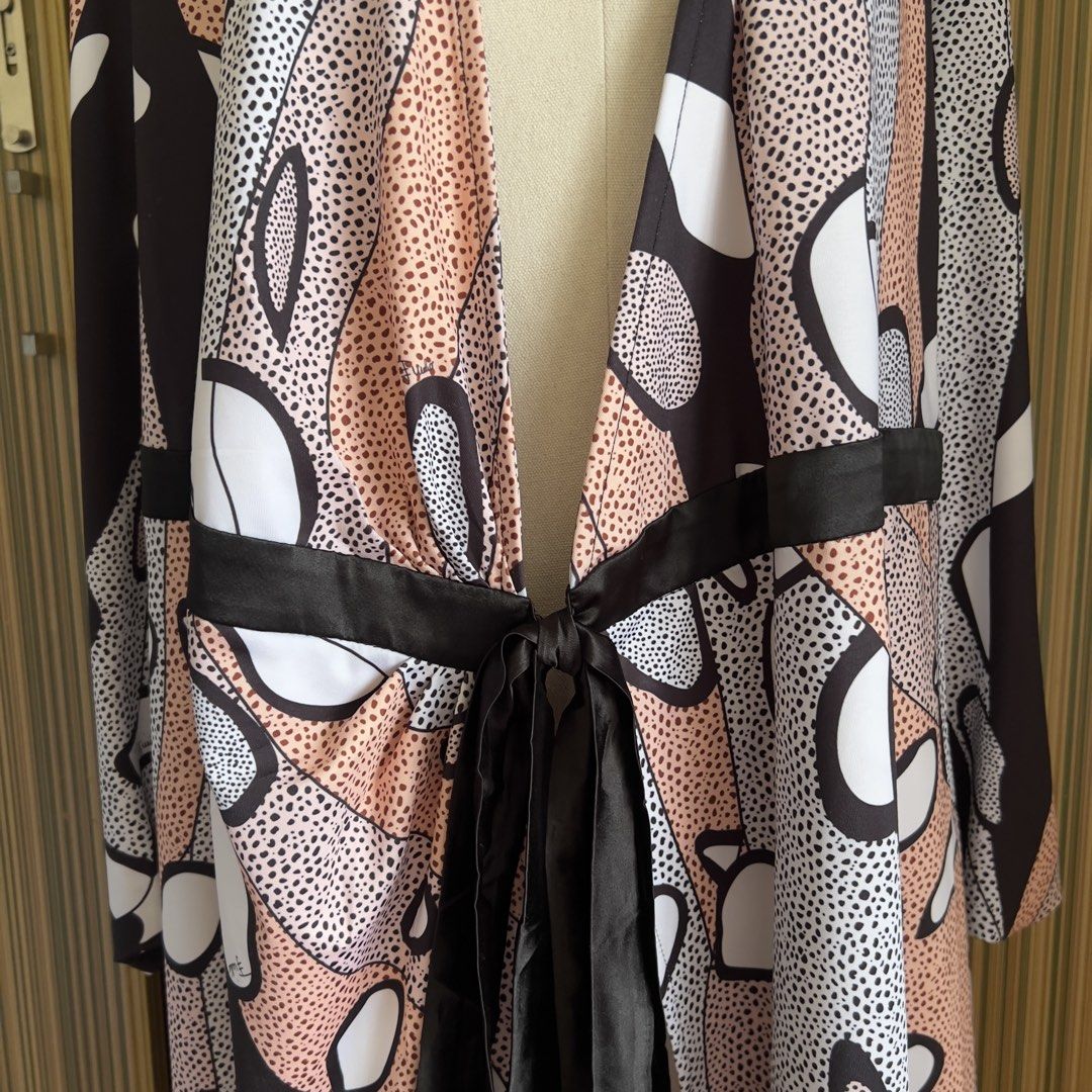 Vintage Emilio Pucci Abstract Print 100% Silk Robe | 2000s y2k euro fairy core cottagecore (Category: Coats, Jackets and Outerwear) located in Caloocan City. Submitted by vintageangelxx (Listing ID 1458764102, Image 3). Description: - Size: IT 42 - Condition: 8/10 - Color Rate: 10/10 - Selling low due to the following issues: Cut tag, uneven ruching on belt/tie in area, uneven altering on arm hem (can be undone) Aside from the things mentioned ab