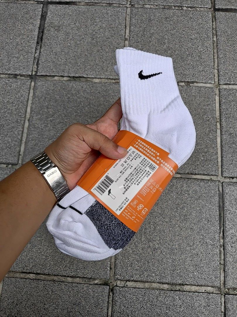 Nike Crew Socks White (3 Pairs) (Category: Socks) located in Manila. Submitted by prime.dlor (Listing ID 1458790473, Image 2). Description: - Pack of 3 pairs of white Nike crew socks - Classic design with iconic Nike swoosh - Ribbed cuffs for a snug and secure fit - Reinforced heel and toe for enhanced durability - Ideal for everyday wear, training, or sports activities.