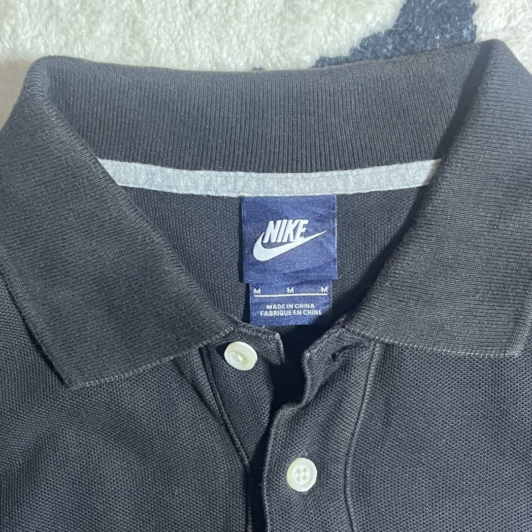 Nike embroided logo polo shirt (Category: Tshirts & Polo Shirts ) located in Naga. Submitted by noheadguy (Listing ID 1458822693, Image 3). Description: Basic nike embroided logo Excellent condition pa Color rate: 9.5/10 Complete tags and extra button pa W:19 l:24 Negotiable naman mga kuya/ate 📍Camarines Sur, Naga City 📩📩📩📩 .