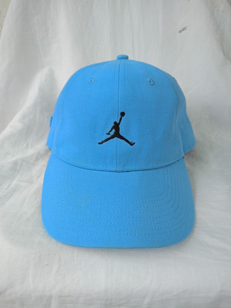Nike Jordan Jumpman Blue Baseball Cap (Category: Caps & Hats) located in Santiago. Submitted by street.hustlin (Listing ID 1458709449, Image 1). Description: - Classic blue Nike Jordan cap - Features iconic embroidered Jumpman logo on the front - Adjustable strap at the back for a custom, comfortable fit - Interior sweatband with all-around Jumpman branding - Ideal for everyday style or any dedicated Jordan enthusiast one size fits all minimal DI