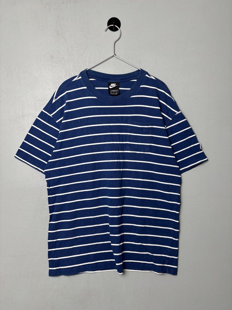 Nike Stripes Sleeve Design T-Shirt (Category: Tshirts & Polo Shirts ) located in Mandaluyong City. Submitted by fellas_ph (Listing ID 1458809876, Image 2). Description: Excellent condition No issues Size XL 22.5" Width 28.5" Length .