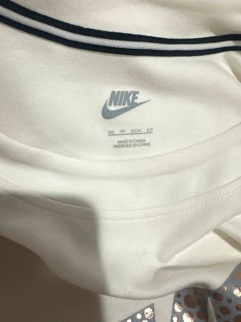 Nike White Sweatshirt with Metallic Bubble Logo XS (Category: Longsleeves) located in Manila. Submitted by classictrends_24 (Listing ID 1458643661, Image 3). Description: - White Nike sweatshirt - Size XS - Metallic bubble logo on front - Long sleeves, crew neck - Made in China - Ideal for casual wear.
