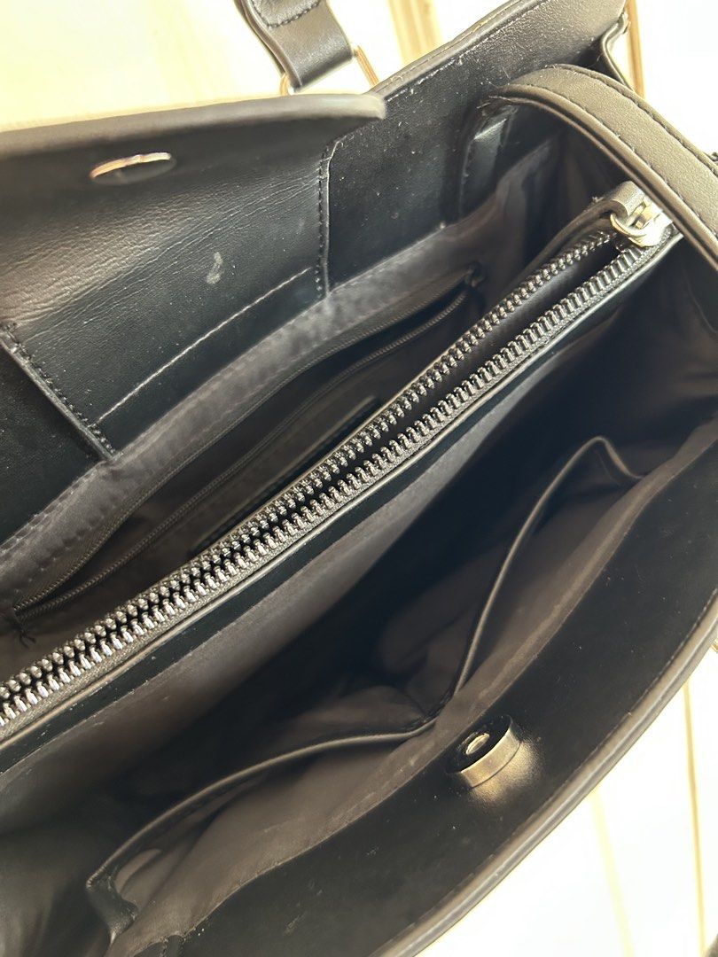 Nine West Monogram Tote Bag (Category: Shoulder Bags) located in Bacolod City. Submitted by bacolodprelovedstuffs (Listing ID 1458805087, Image 2). Description: - Classic Nine West tote bag - Black and white monogram pattern - Top handles and detachable shoulder strap - Multiple interior compartments, including a zippered pocket - Ample space for essentials - Ideal for everyday use.