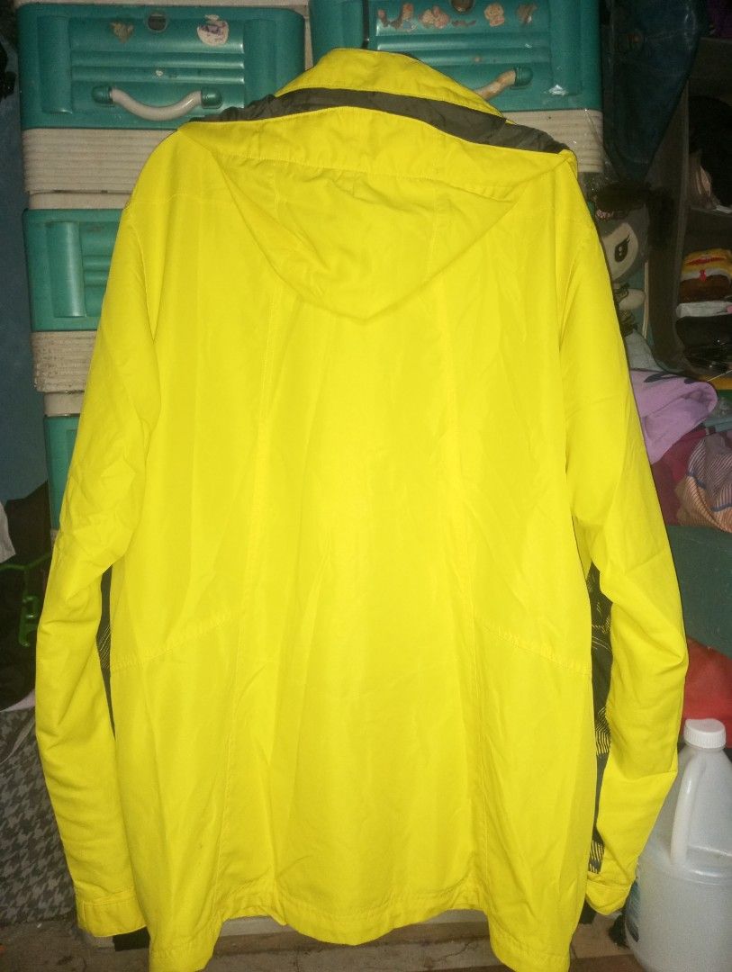 Oakley jacket (Category: Coats, Jackets and Outerwear) located in Caloocan City. Submitted by korkswabero (Listing ID 1458722627, Image 1). Description: -detachable hood -lahat ng zip working -color rate:9/10 negotiable price pm lang here or pwede rin sa blue app.