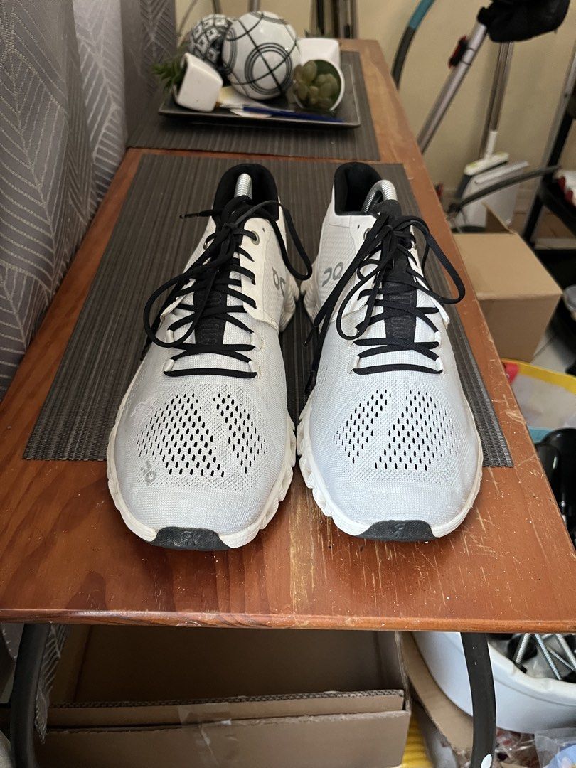 On Cloud X4 running (Category: Sneakers) located in Las Pinas. Submitted by deepsouthe (Listing ID 1458704753, Image 3). Description: On Cloud X4 running M9.5, 8uk, 43eu, 27.5cm Well used but in VG cond No issues Php3,250 plus sf Las Pinas area.