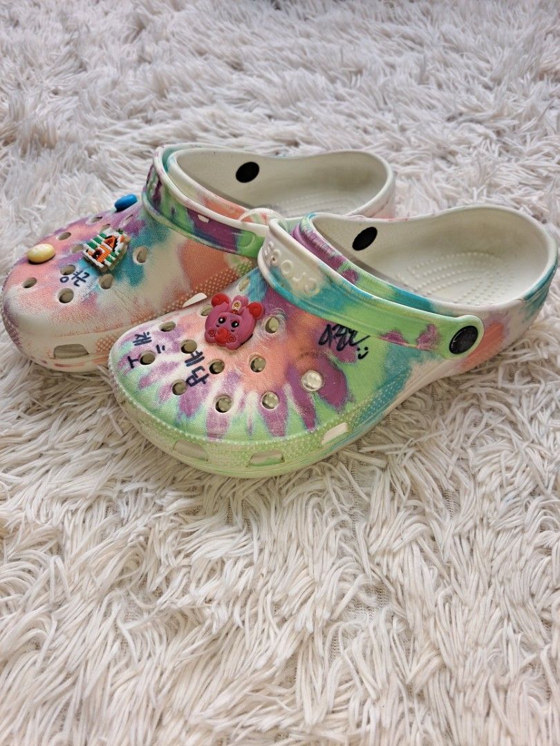 Original crocs preloved M5@W7@23½cm (Category: Babies & Kids Fashion) located in Quezon City. Submitted by kimlynandaya (Listing ID 1458774960, Image 3). Description: .