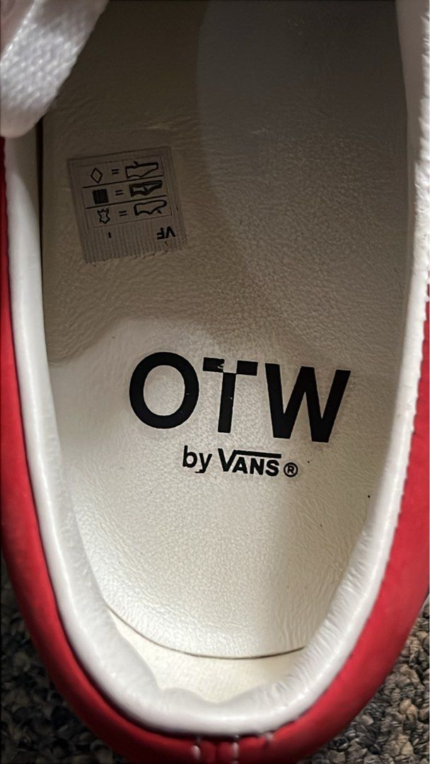 OTW by Vans Era 95 Vibram (Category: Sneakers) located in Paranaque City. Submitted by miguel__karlo (Listing ID 1458736639, Image 2). Description: Croc skin patterned imprint on blue leather panels Full grain nubuck on the red Leather footbed Vibram vulcanized outsole with tank thread size: 10 US no box/extra laces Php. 4,000 hmu 📥.