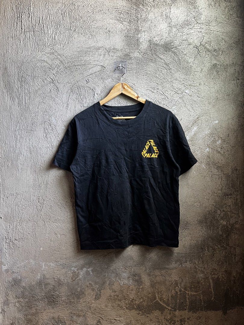 PALACE BIG LOGO (Category: Tshirts & Polo Shirts ) located in Cagayan de Oro. Submitted by rewornthriftph (Listing ID 1458735485, Image 3). Description: width: 19.5 length: 25 small | FITS also on Xsmall Color rate: 9/10 Issue: NONE In EXCELLENT Condition See details and reference on slides Payment Methods: GCASH/JNT PLS MANAGE YOUR EXPECTATIONS. THRIFT ITEMS, NO CANCELLATION ₱400.