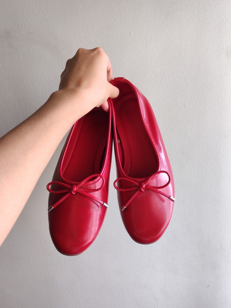 Parisian Elsie Red Ballet Flats (Category: Flats & Sandals) located in Mandaluyong City. Submitted by kafstash (Listing ID 1458702853, Image 1). Description: -Parisian Ballet flats in color red -Used only twice at the office -RFS: Wrong size -Comes with original box and dust jacket -Price is negotiable! -Book your own Grab/Lalamove delivery -J&T if outside Manila.